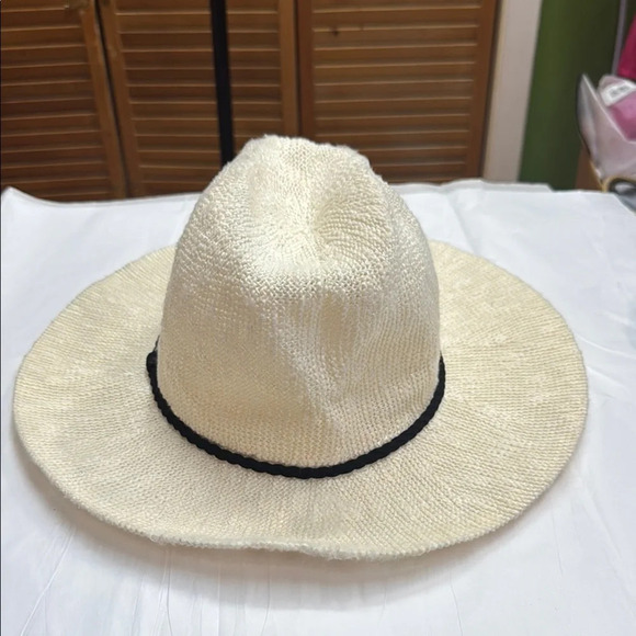 RACHEL ZOE. Black and Cream Hat Elegant Accessory - Picture 13 of 13